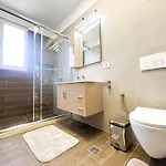 Beachfront Bliss Apartament *