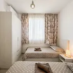 Beachfront Bliss Apartament *
