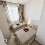 Beachfront Bliss Apartament *