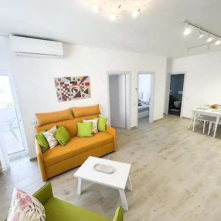 Beachfront Bliss * Golem (Tirana)