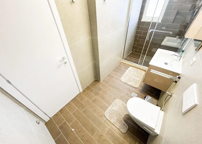 Beachfront Bliss Golem (Tirana)