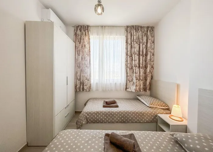 Beachfront Bliss Apartment *