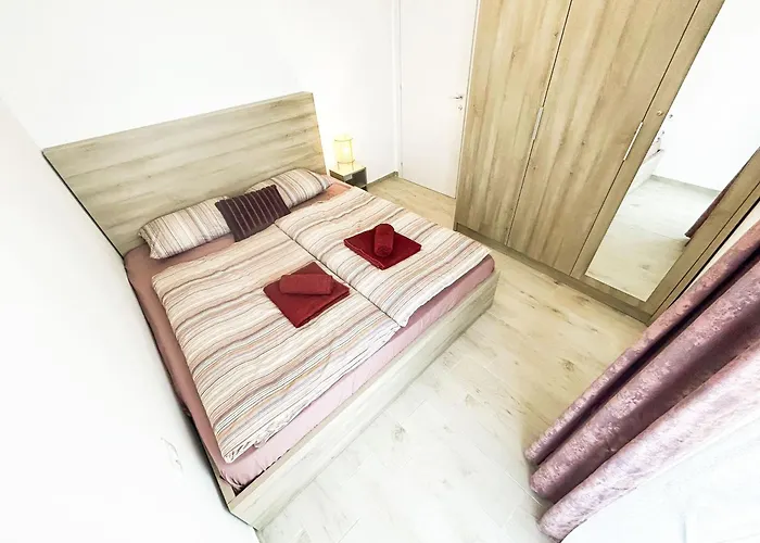 Beachfront Bliss Golem (Tirana)